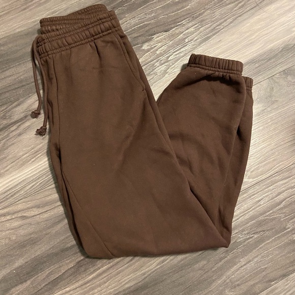 Aritzia Sweatpants - Picture 2 of 4